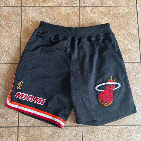 Mitchell & Ness Miami Heat NBA Men’s Shorts Size 44 Large